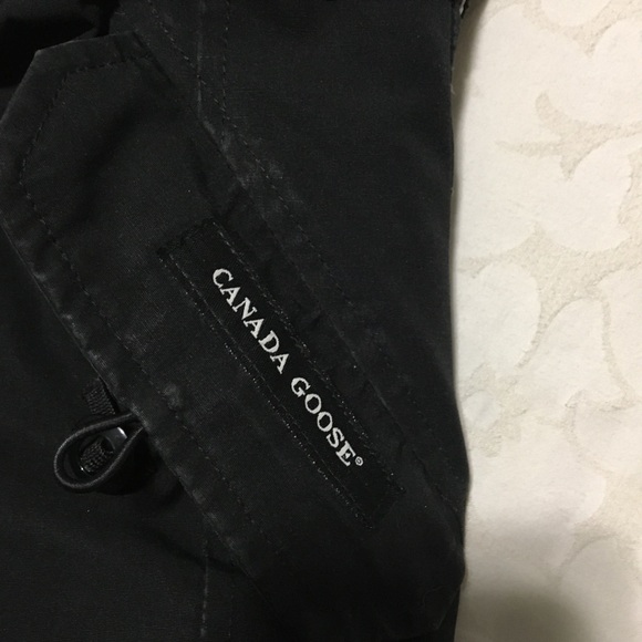 Canada Goose authentic parka - Picture 10 of 12